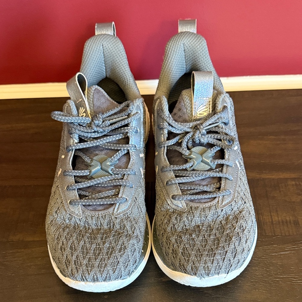 Gray Under Armour Curry Men's Basketball Shoes